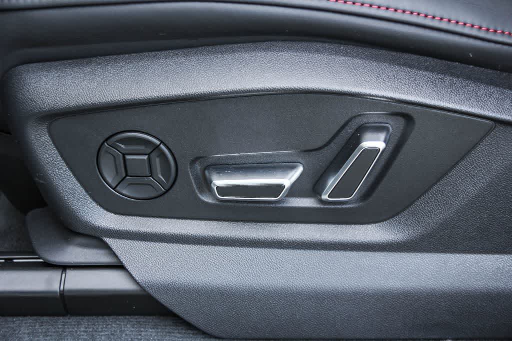 Thumbnail: 2026 Audi RS Q8 - 21