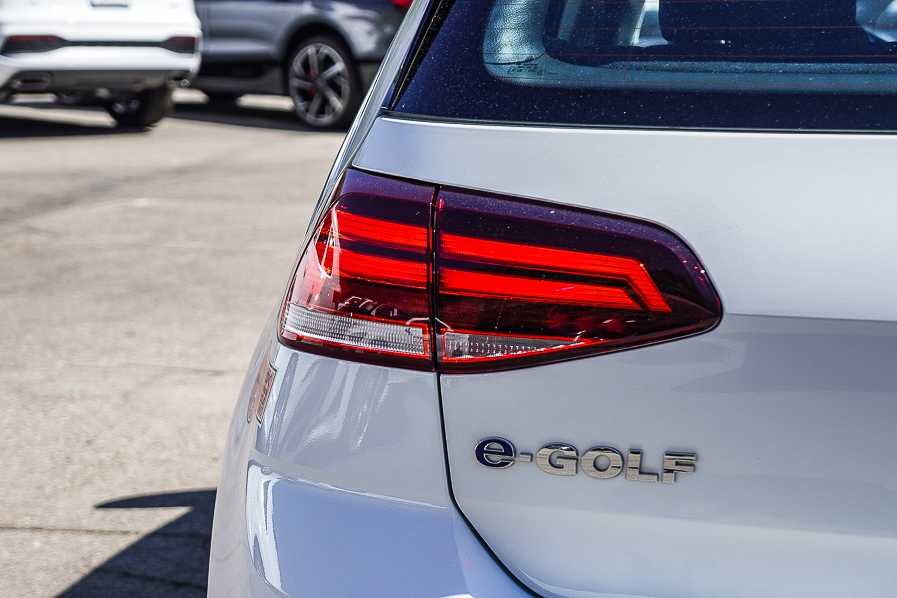 Thumbnail: 2019 Volkswagen e-Golf - 11