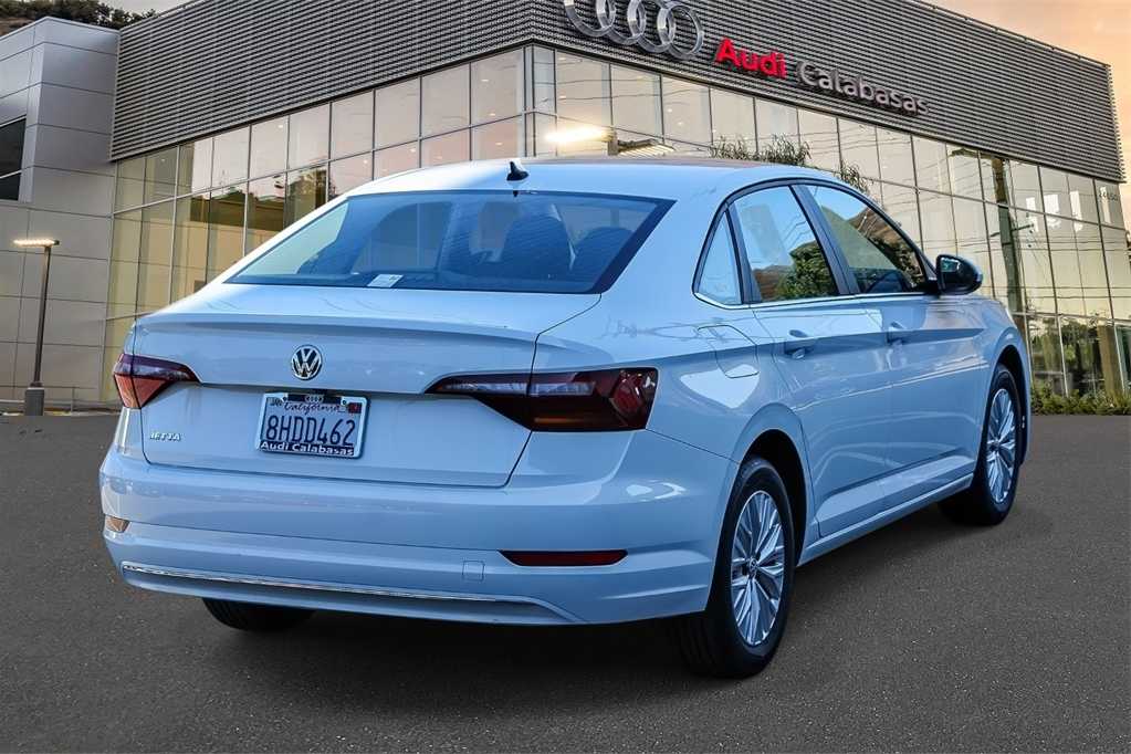 Thumbnail: 2019 Volkswagen Jetta - 4