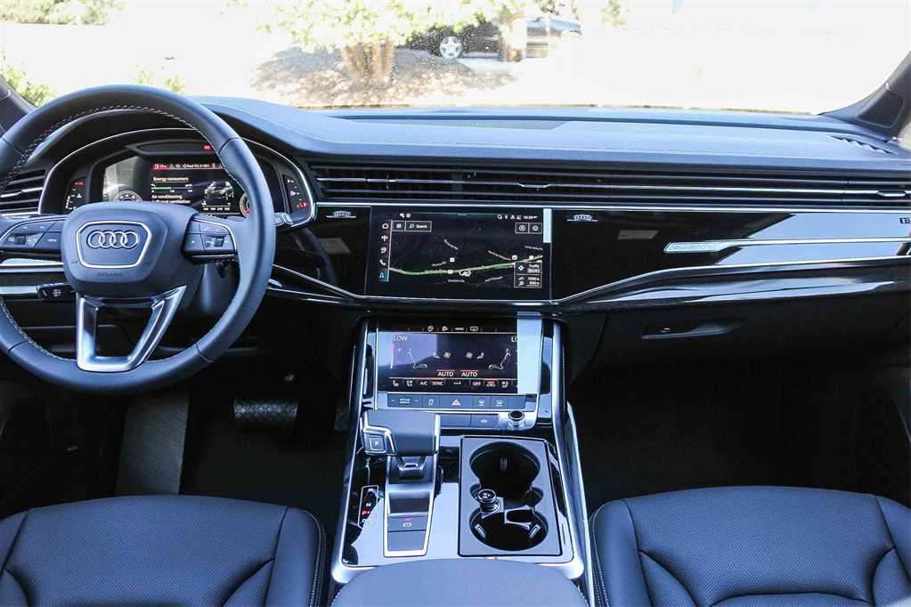 Thumbnail: 2025 Audi Q7 - 13