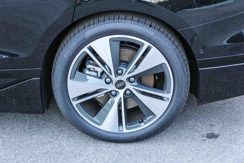 Thumbnail: 2025 Audi e-tron S - 10