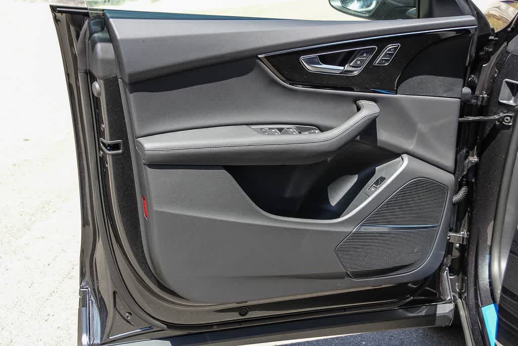 Thumbnail: 2026 Audi Q8 - 23
