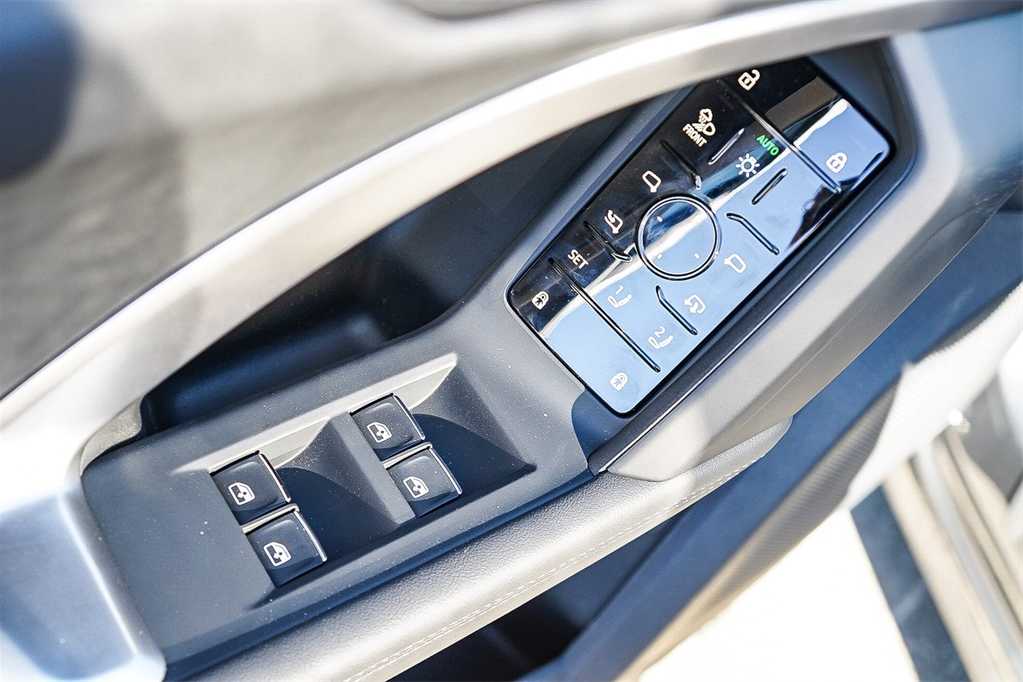 Thumbnail: 2025 Audi Q5 - 23