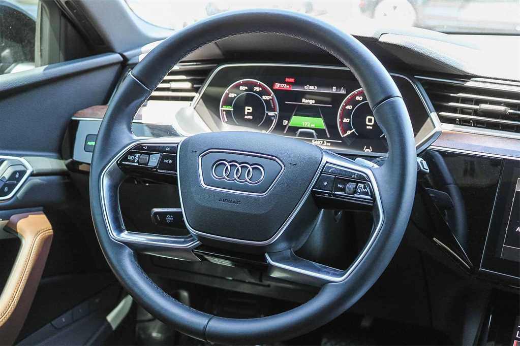 Thumbnail: 2022 Audi e-tron - 15