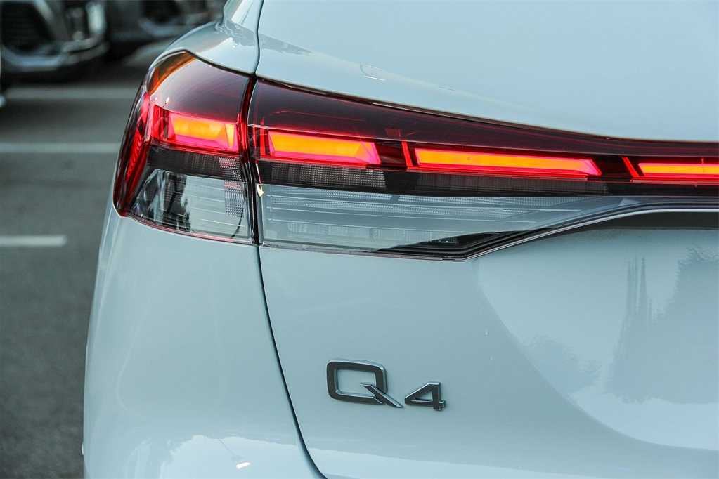 Thumbnail: 2024 Audi Q4 e-tron - 11