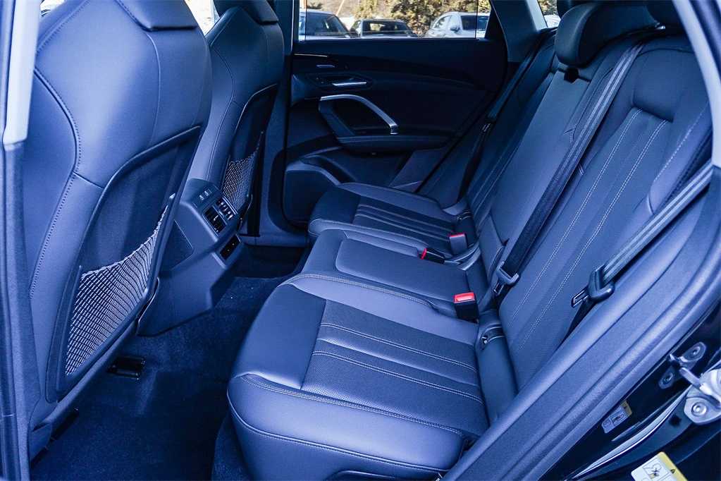 Thumbnail: 2025 Audi Q5 - 21