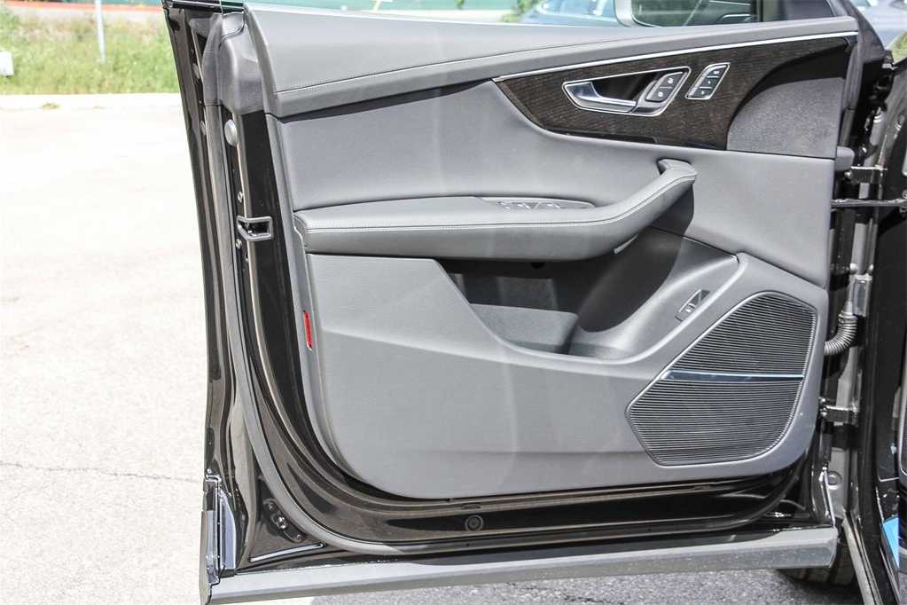 Thumbnail: 2026 Audi Q8 - 22