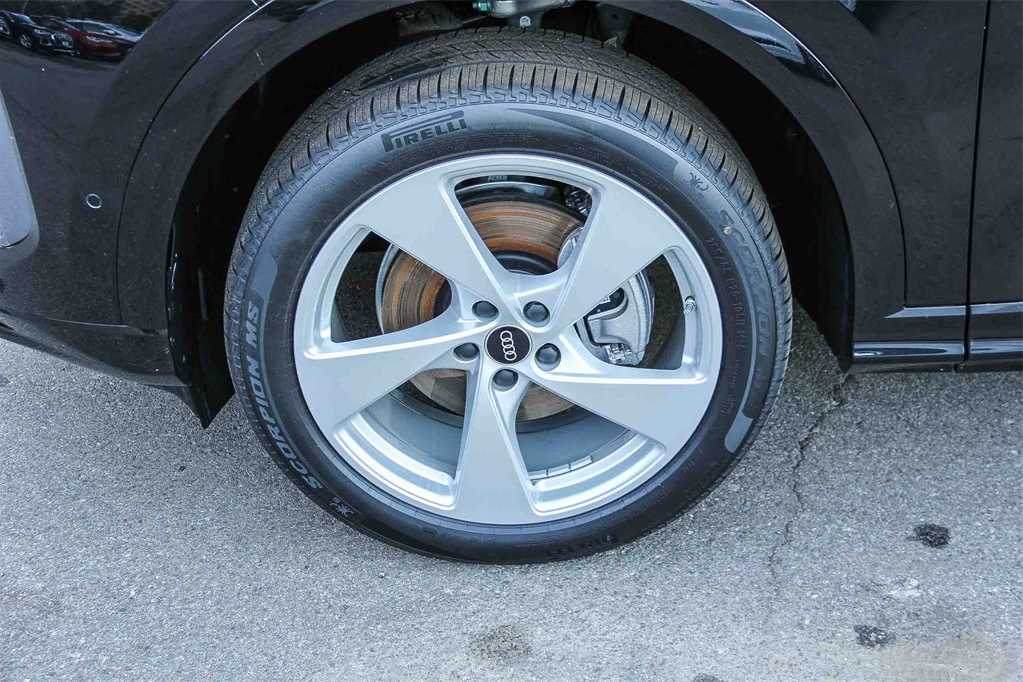 Thumbnail: 2025 Audi Q5 - 9