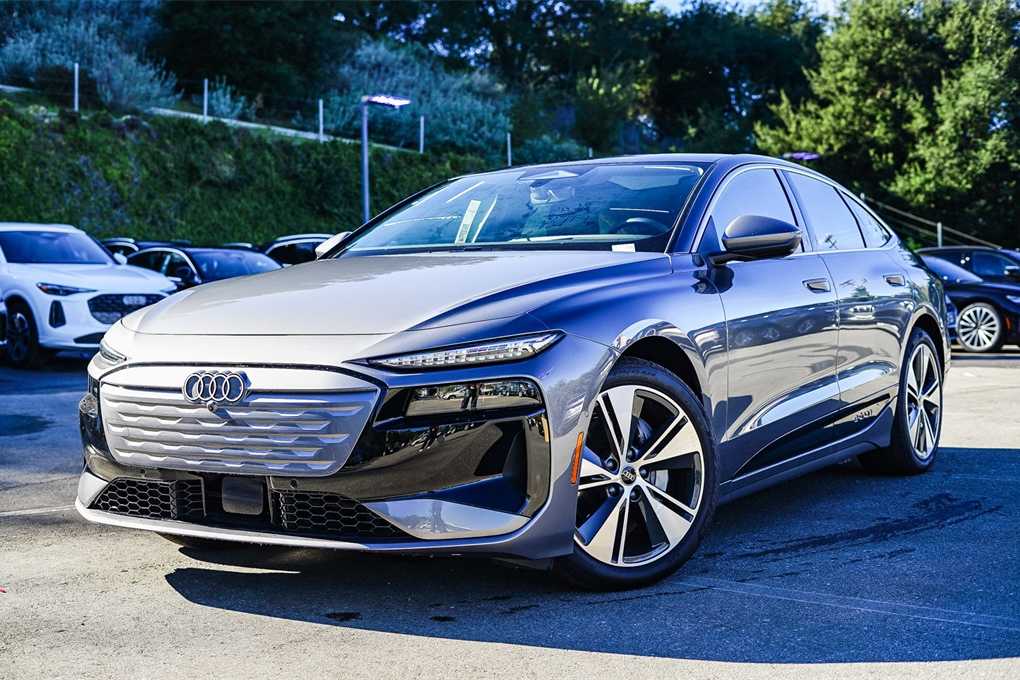 Thumbnail: 2025 Audi e-tron S - 1