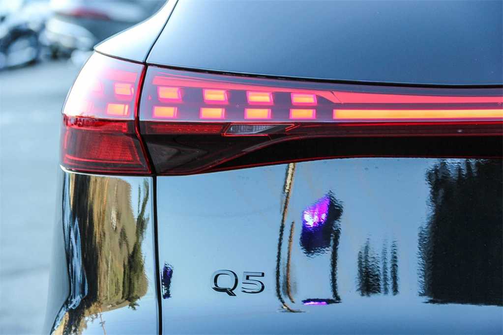 Thumbnail: 2025 Audi Q5 - 11