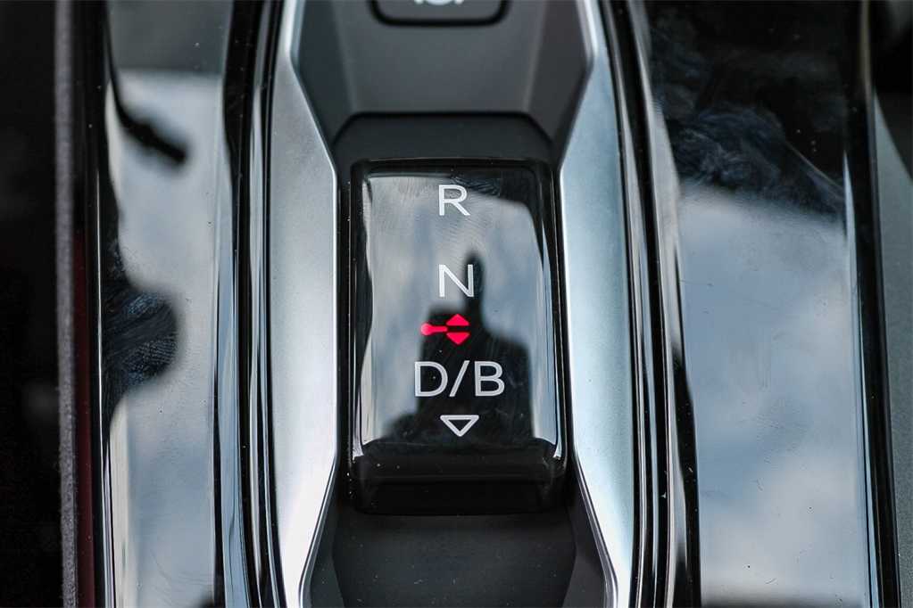 Thumbnail: 2025 Audi SQ6 e-tron - 22