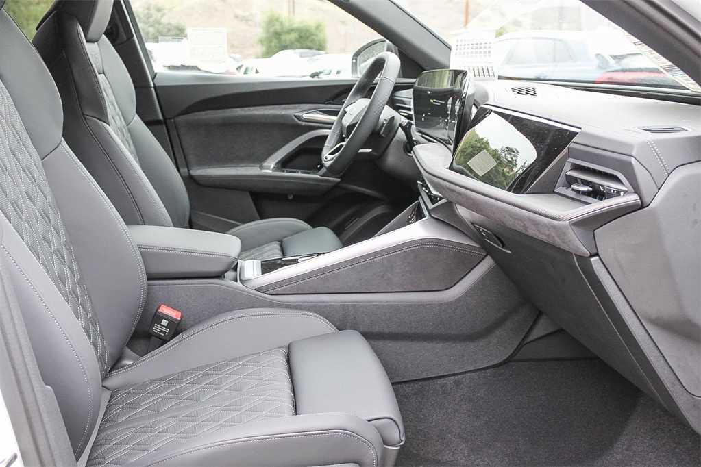 Thumbnail: 2025 Audi SQ5 - 19