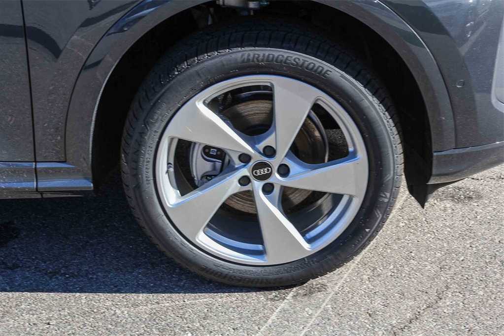 Thumbnail: 2025 Audi Q5 - 9