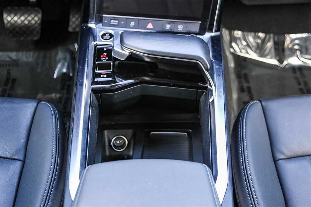 Thumbnail: 2022 Audi e-tron - 14