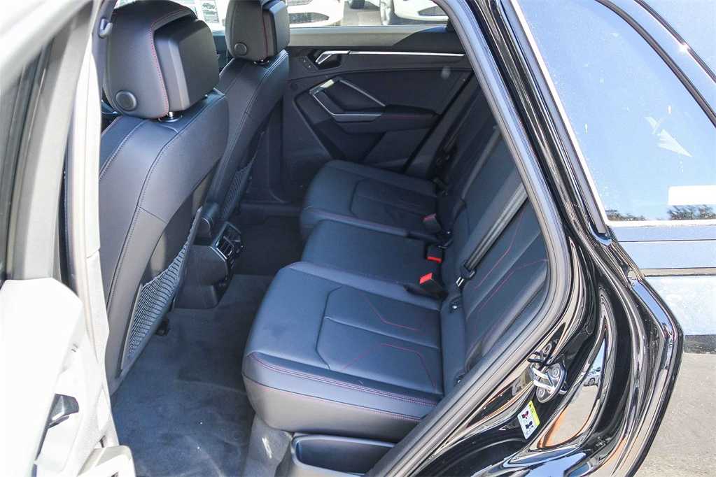 Thumbnail: 2025 Audi Q3 - 17