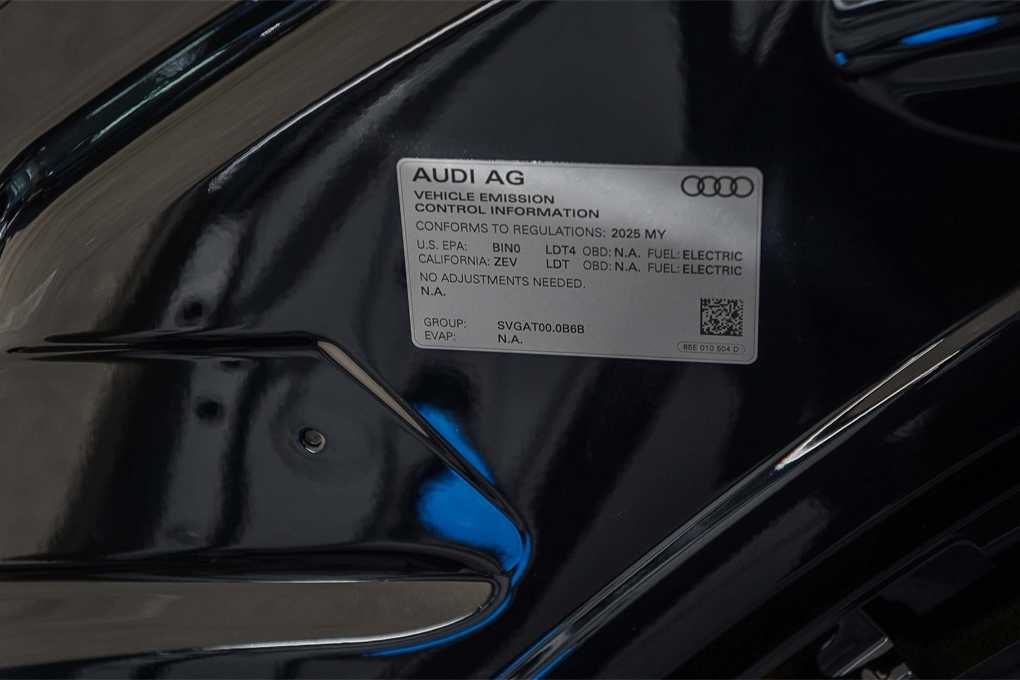 Thumbnail: 2025 Audi Q6 e-tron - 30
