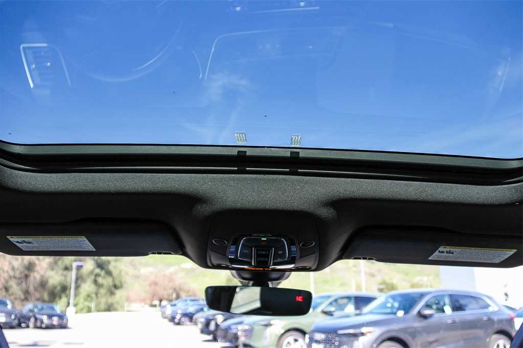 Thumbnail: 2022 Audi SQ5 - 12