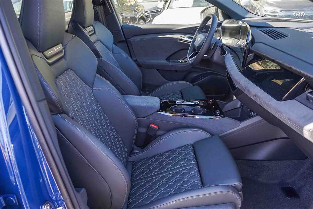 Thumbnail: 2025 Audi SQ6 e-tron - 18