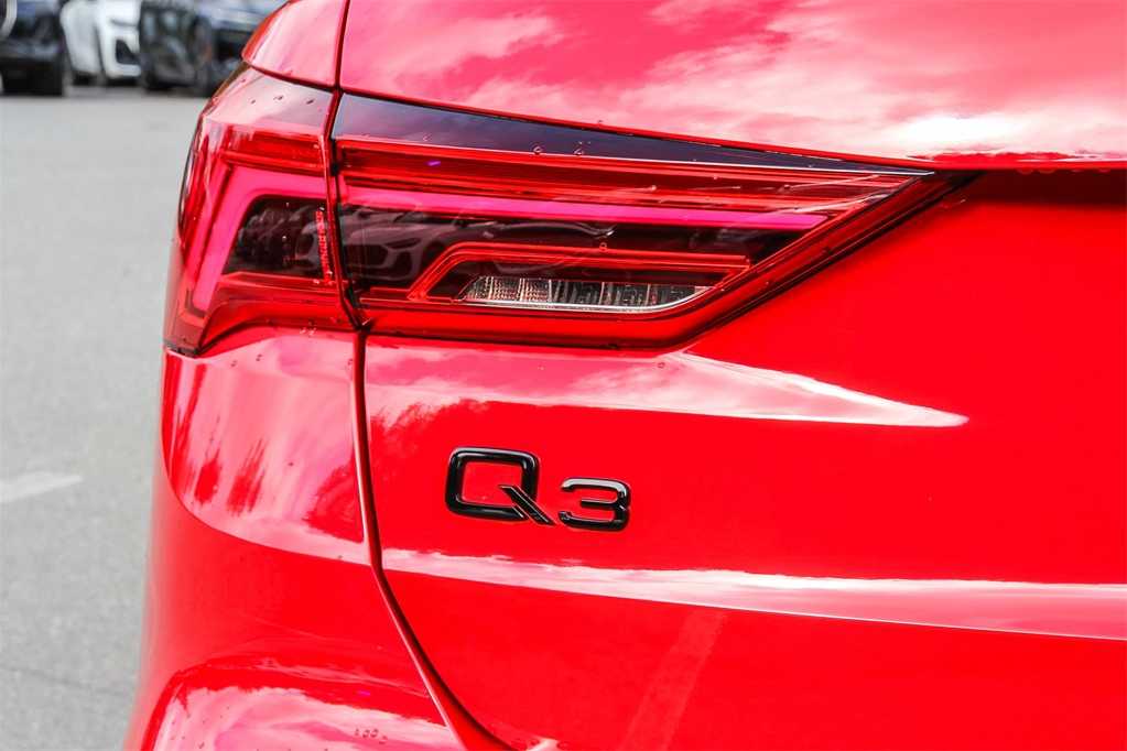 Thumbnail: 2023 Audi Q3 - 11