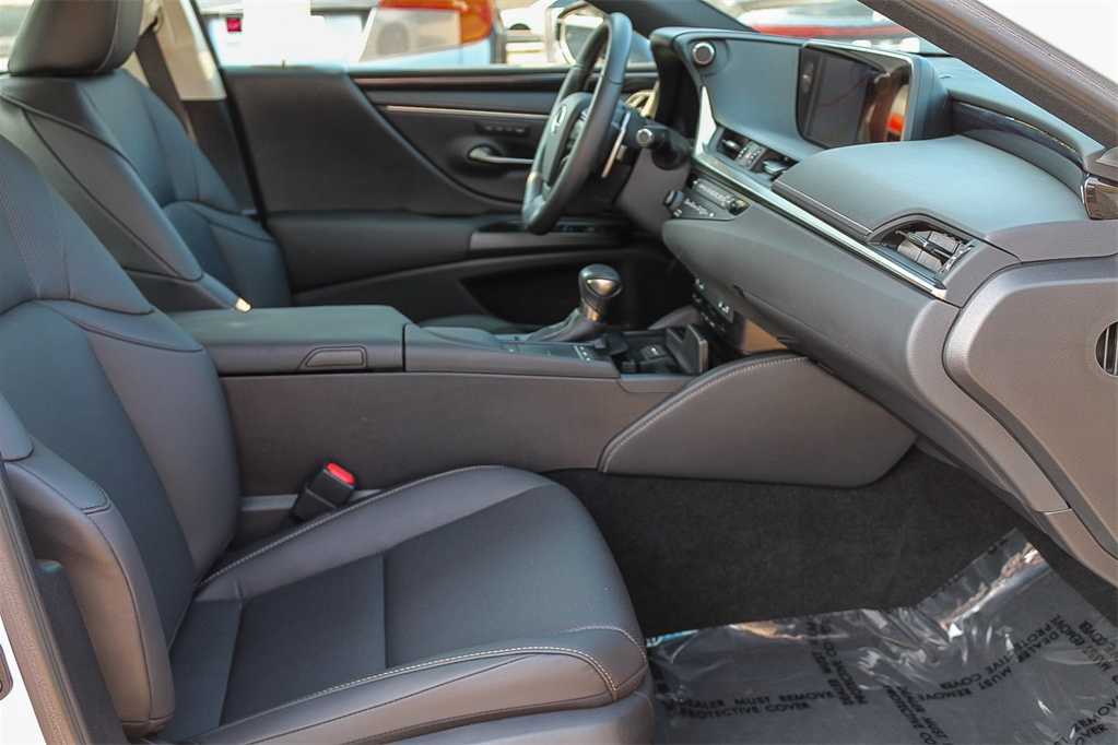 Thumbnail: 2019 Lexus ES - 19