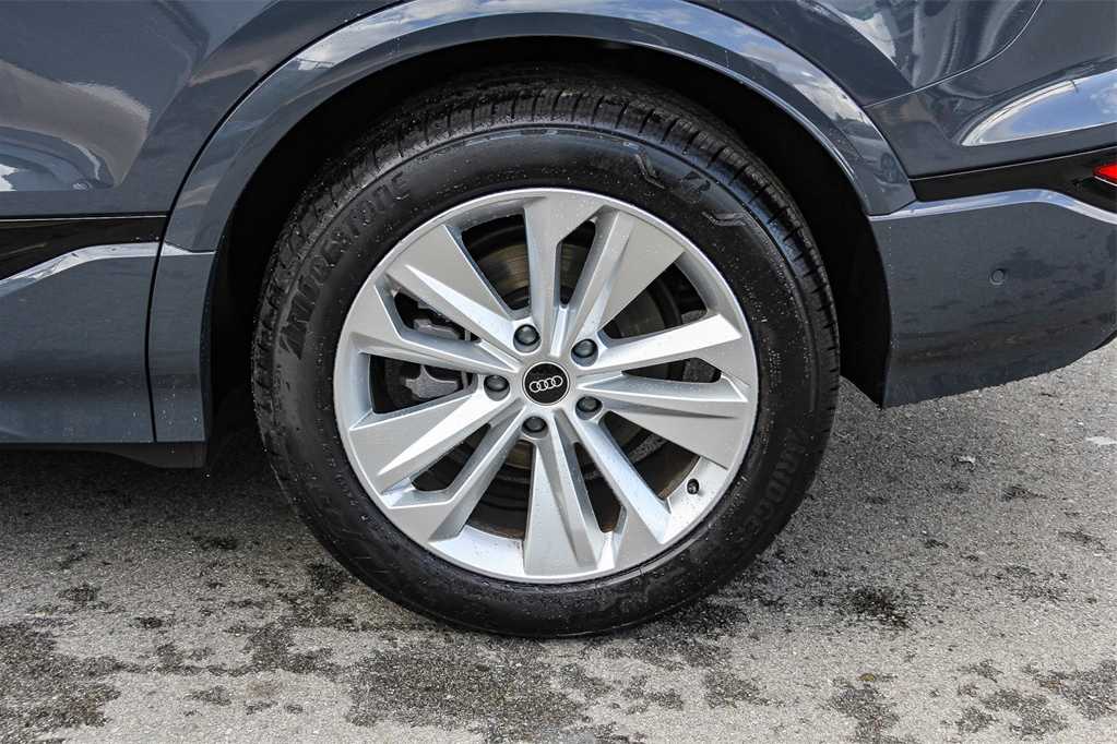 Thumbnail: 2025 Audi Q6 e-tron - 10