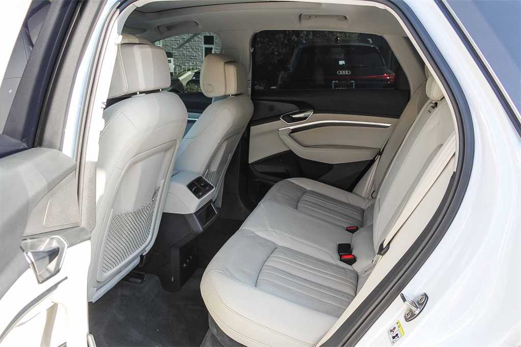 Thumbnail: 2024 Audi Q8 e-tron - 17