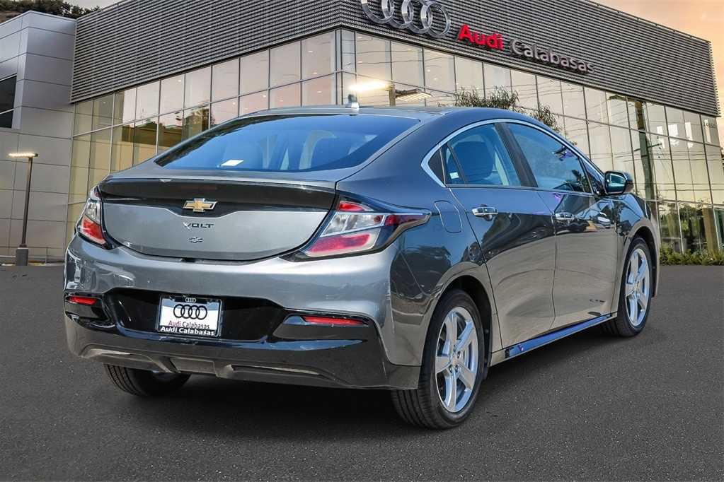 2017 Chevrolet Volt LT 4