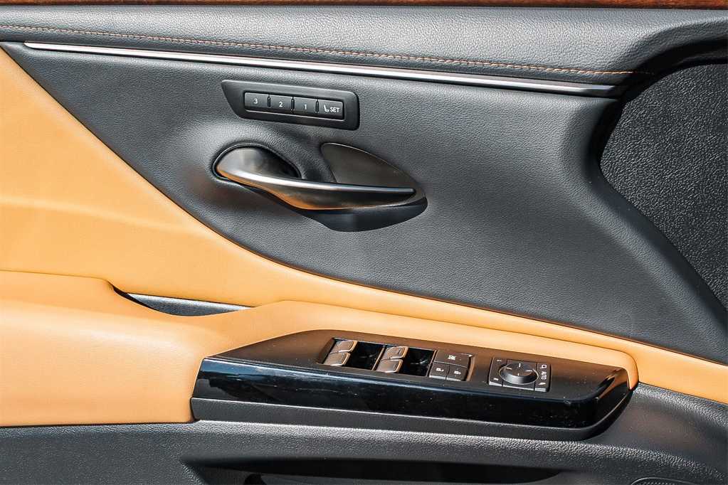 Thumbnail: 2024 Lexus ES - 23