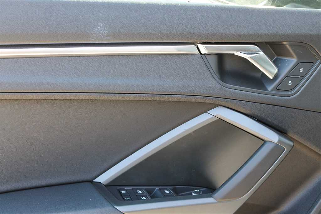 Thumbnail: 2025 Audi Q3 - 23