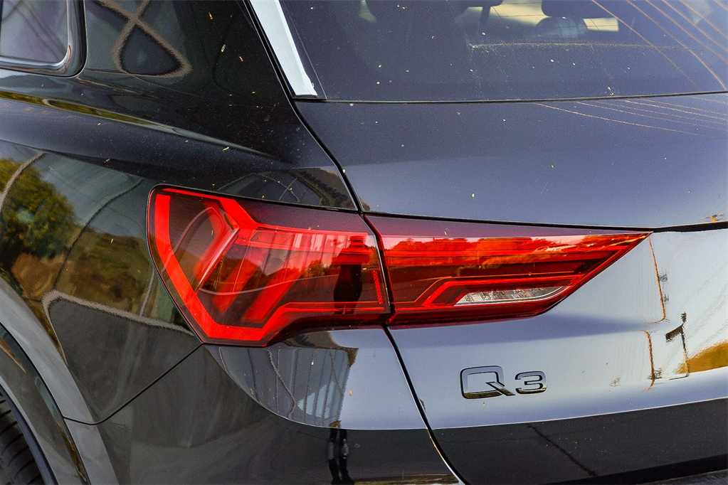 Thumbnail: 2025 Audi Q3 - 7