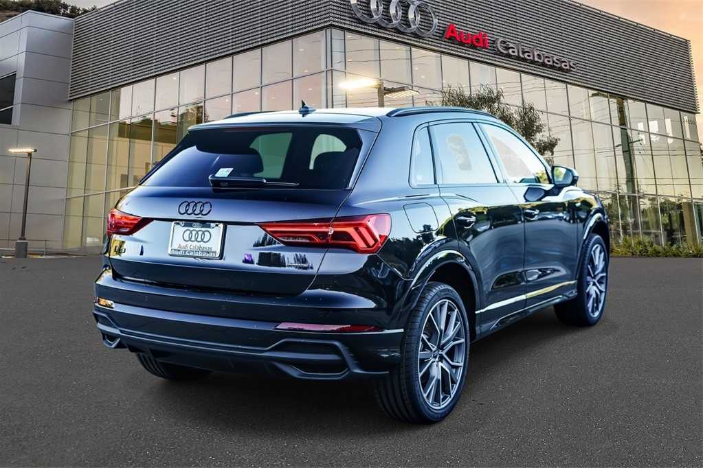 Thumbnail: 2025 Audi Q3 - 4