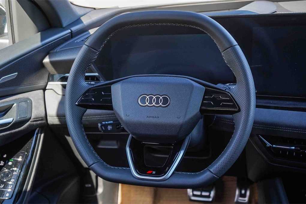 Thumbnail: 2025 Audi SQ6 e-tron - 15