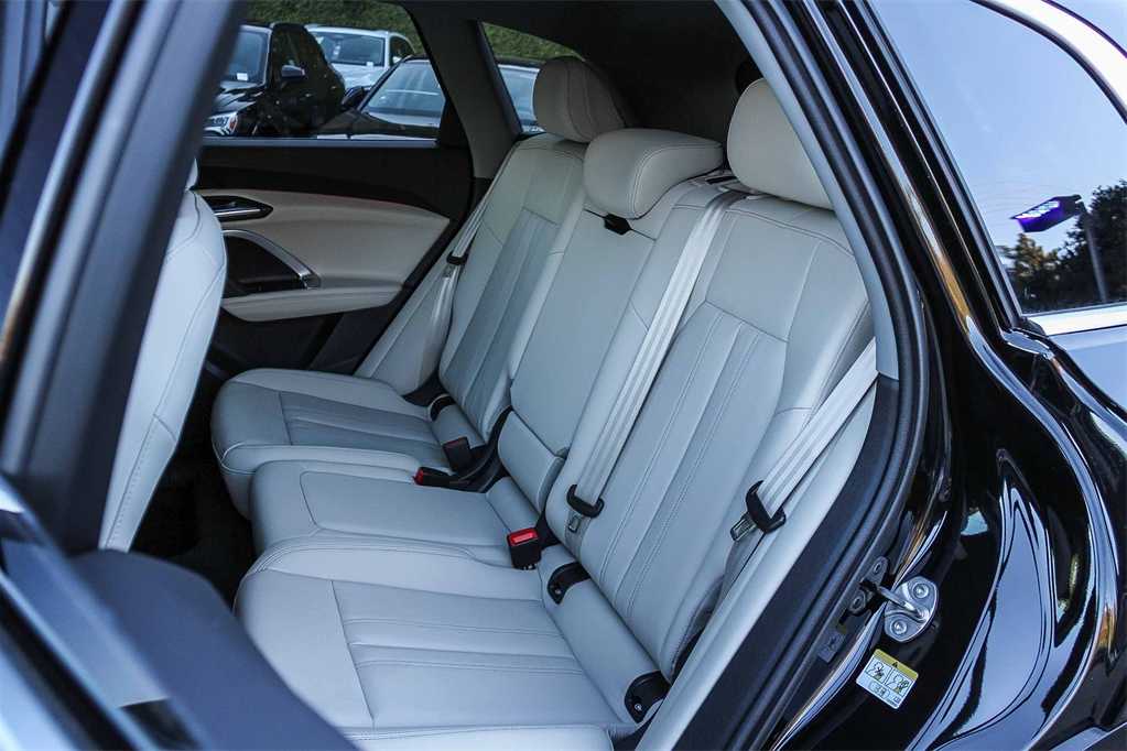 Thumbnail: 2025 Audi Q5 - 16