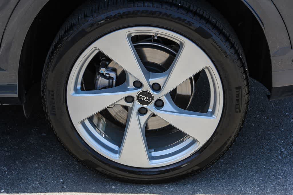 Thumbnail: 2025 Audi Q5 - 10