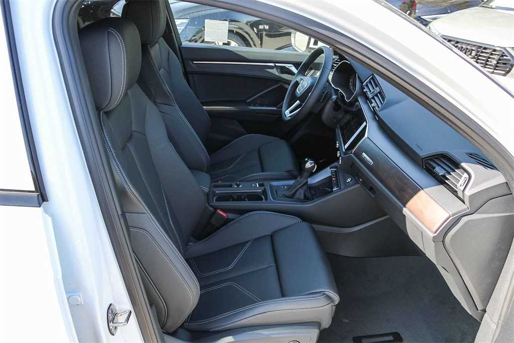 Thumbnail: 2025 Audi Q3 - 18