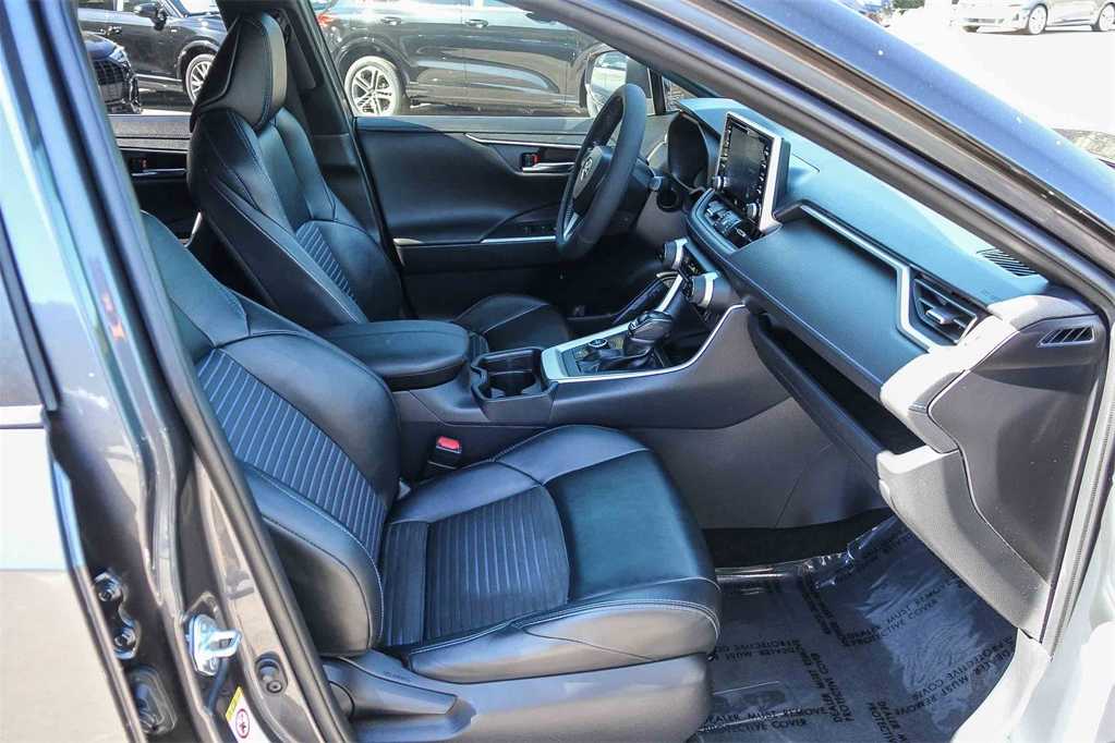 Thumbnail: 2019 Toyota RAV4 - 17