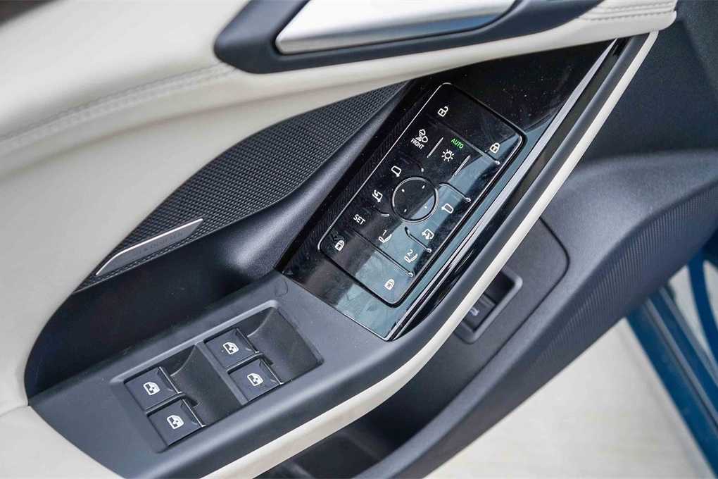 Thumbnail: 2025 Audi e-tron - 22
