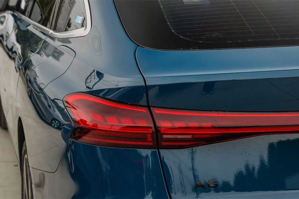 Thumbnail: 2025 Audi e-tron - 7