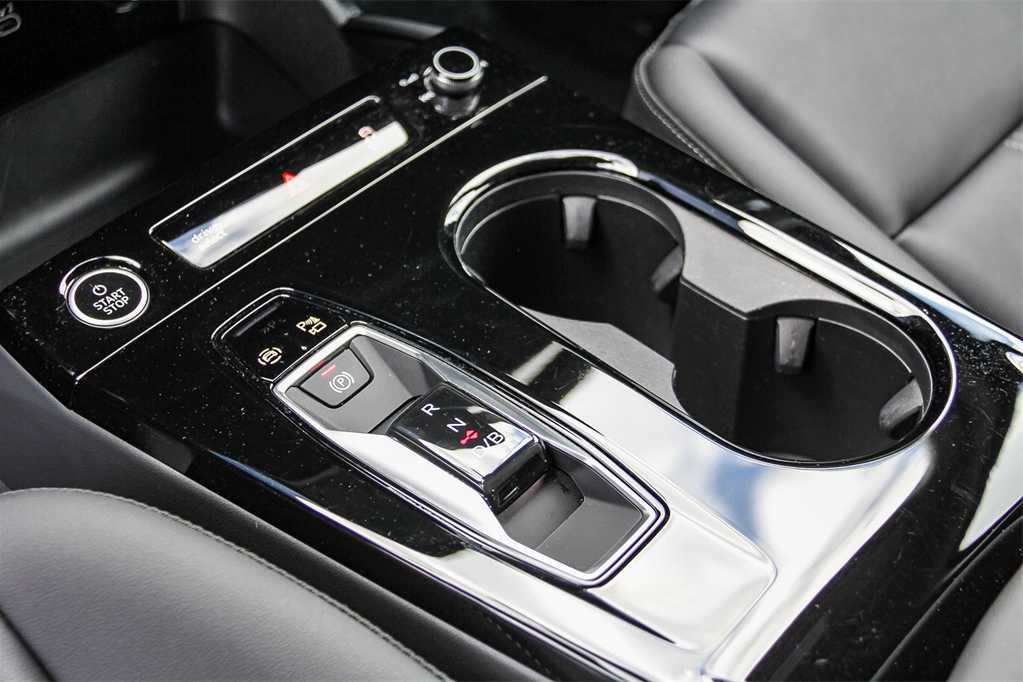 Thumbnail: 2025 Audi Q6 e-tron - 19