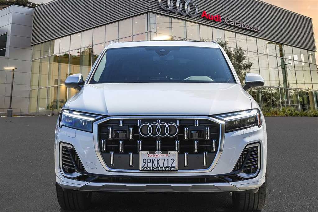 2025 Audi Q7 55 Premium photo 2