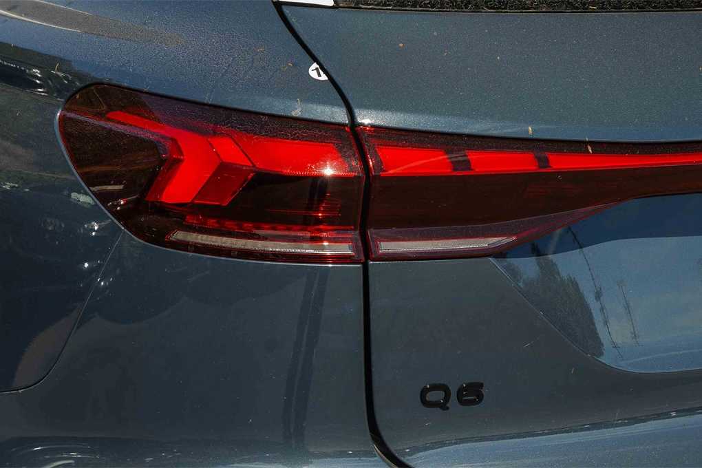 Thumbnail: 2025 Audi Q6 e-tron - 7