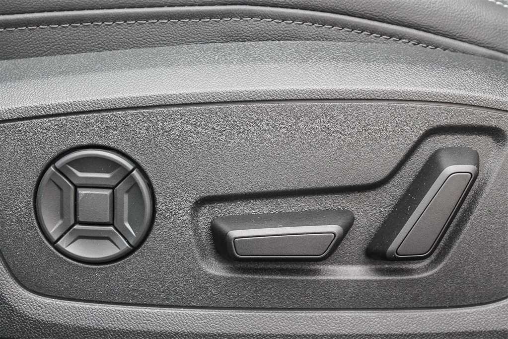 Thumbnail: 2025 Audi A6 - 24