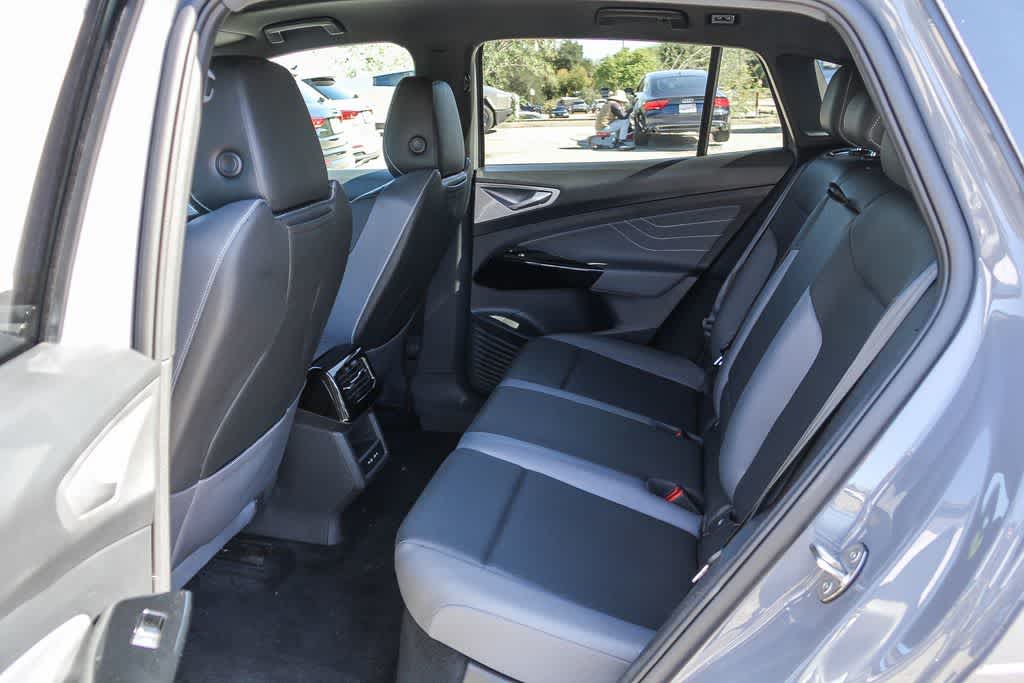 Thumbnail: 2023 Volkswagen ID.4 - 17