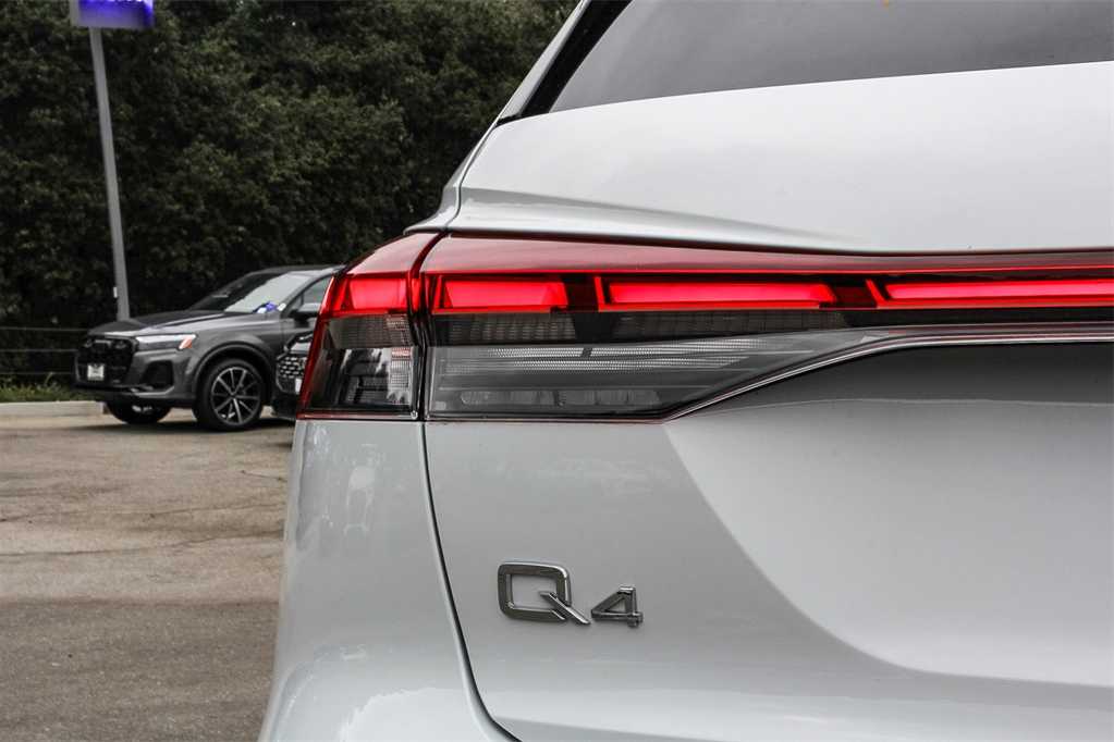 Thumbnail: 2023 Audi Q4 e-tron - 11