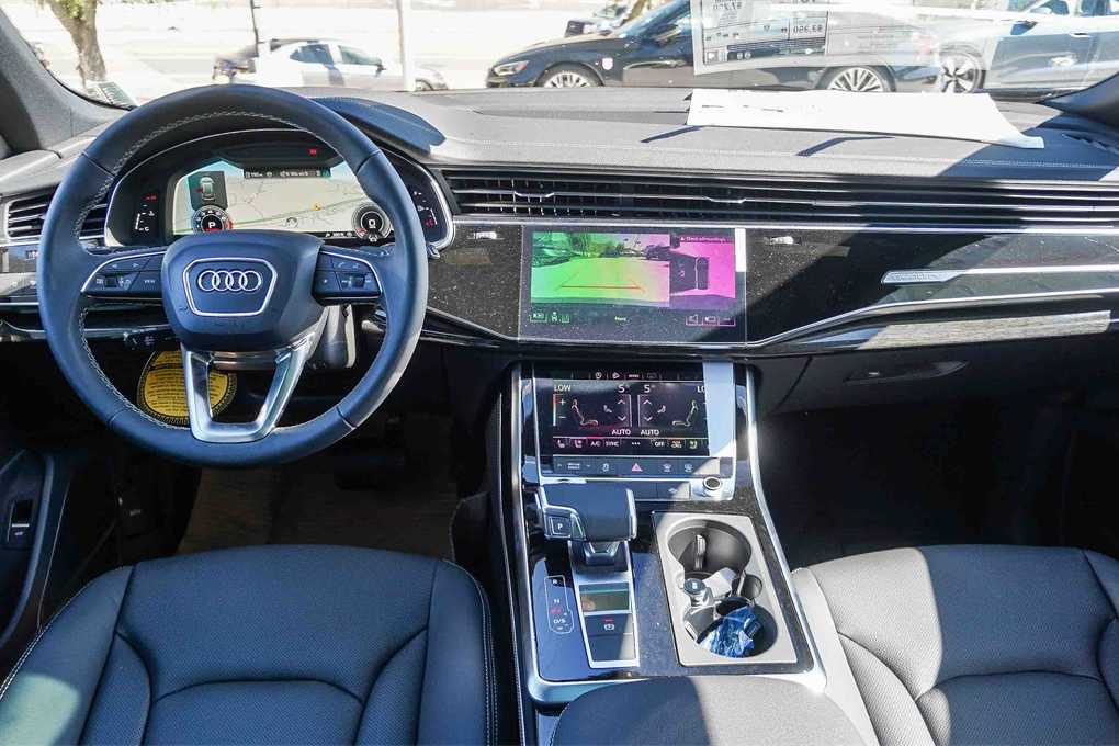 Thumbnail: 2025 Audi Q8 - 12