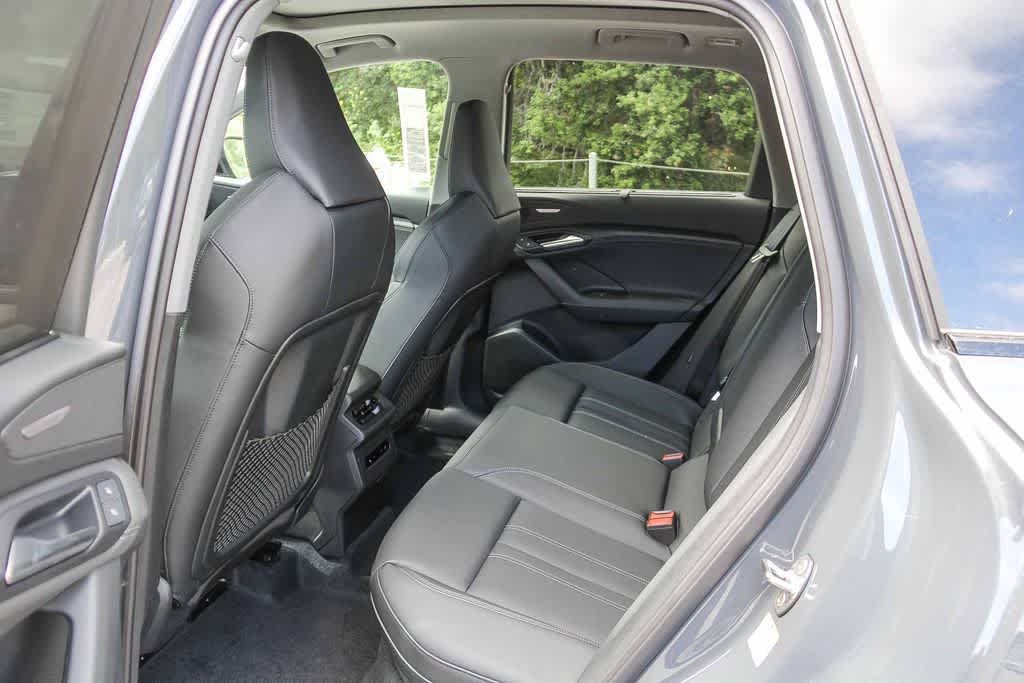 Thumbnail: 2025 Audi Q6 e-tron - 17