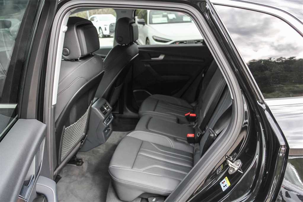 Thumbnail: 2025 Audi Q5 - 17