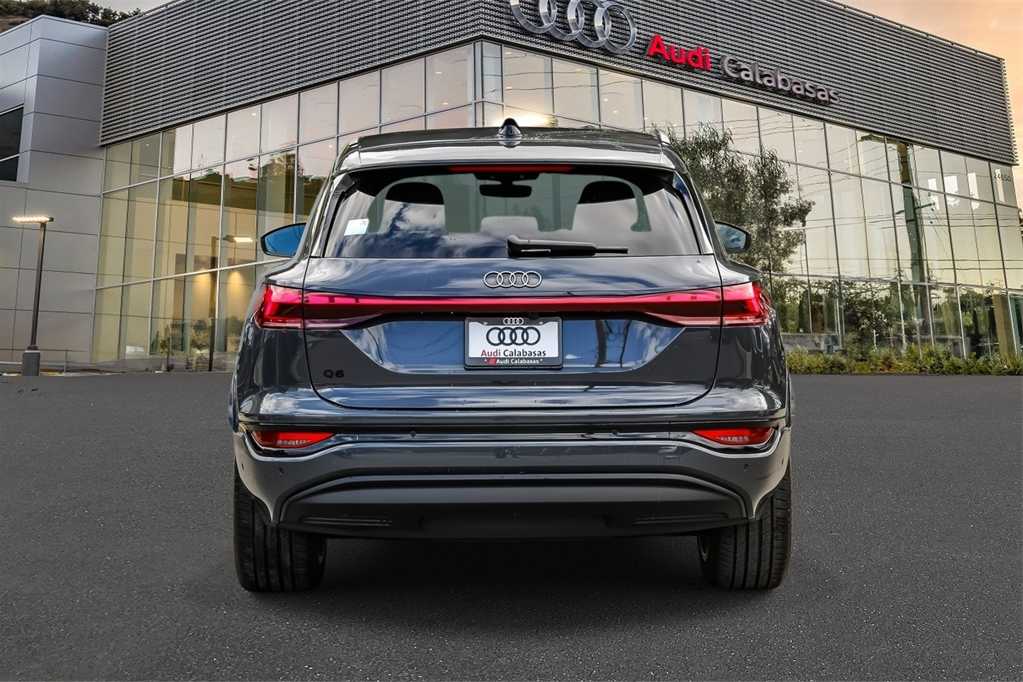 Thumbnail: 2025 Audi Q6 e-tron - 3