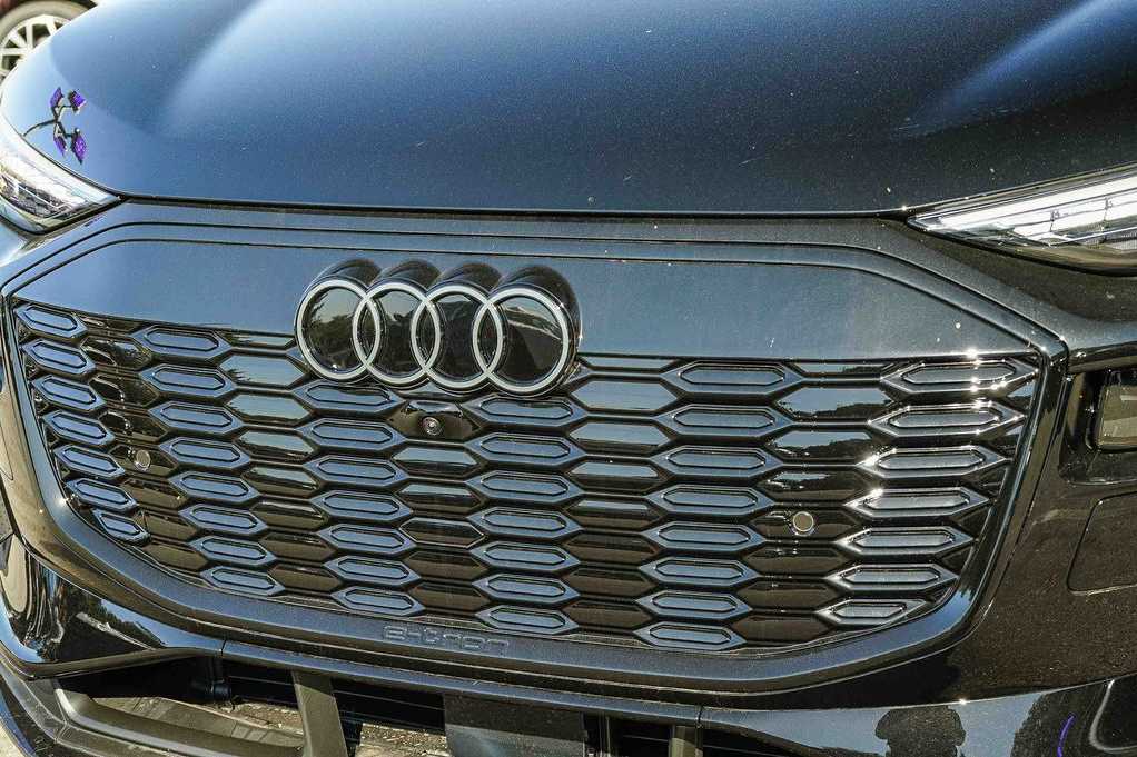 Thumbnail: 2027 Audi Q6 e-tron - 8