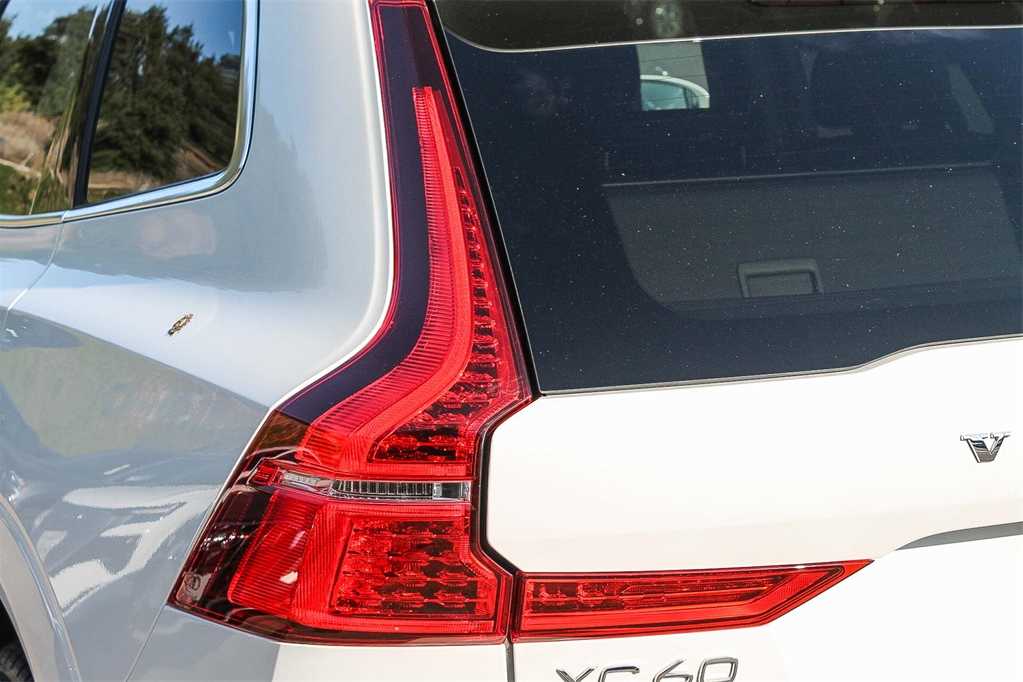 Thumbnail: 2023 Volvo XC60 - 7